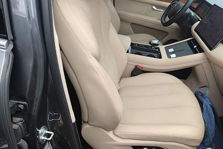 Used Hima AITO M7 2022 1.5T Four-Wheel Drive Luxury Edition Right Front Seat
