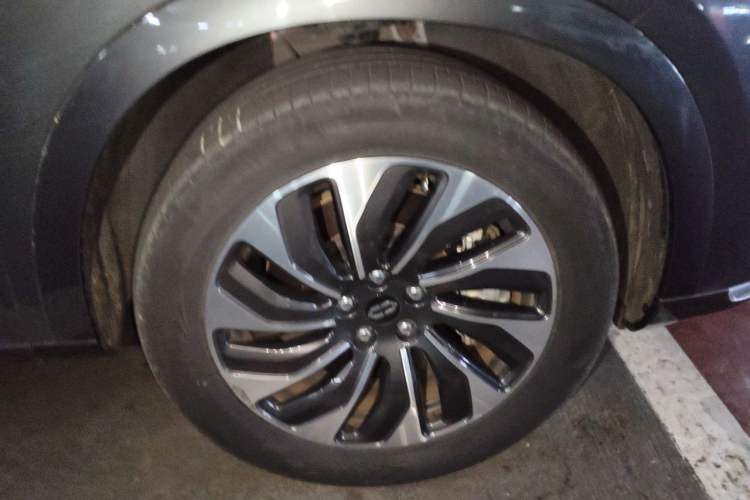 Used Hima AITO M7 2022 1.5T Four-Wheel Drive Luxury Edition Right Front Wheel Hub
