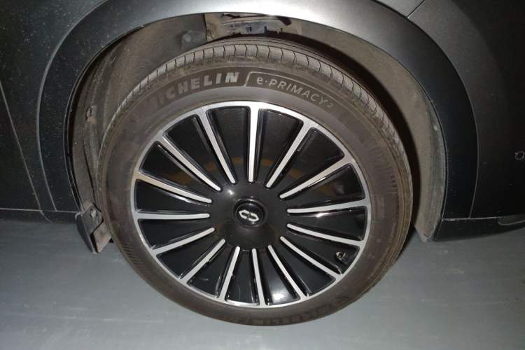Used Hima AITO M7 2022 1.5T Four-Wheel Drive Luxury Edition Right Front Wheel Hub