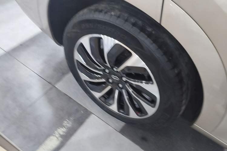 Used Hima AITO M7 2022 1.5T Four-Wheel Drive Luxury Edition Right Rear Wheel Hub