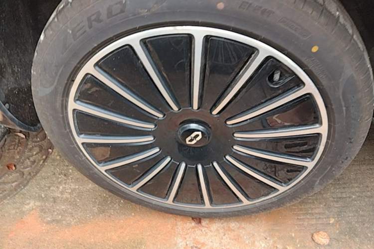 Used Hima AITO M7 2022 1.5T Four-Wheel Drive Luxury Edition Right Rear Wheel Hub