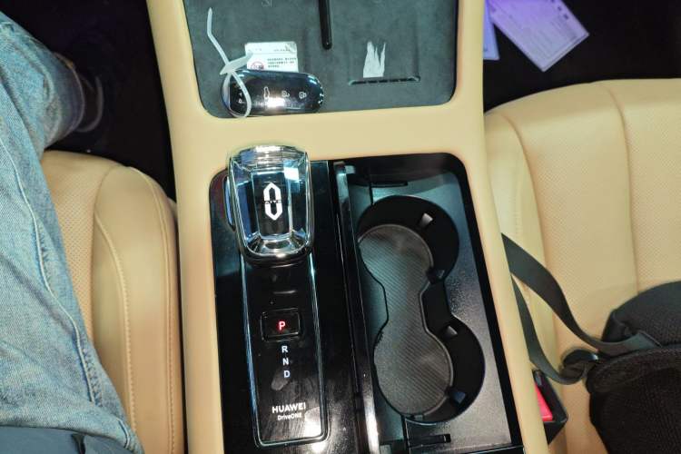 Used Hima AITO M7 2022 1.5T Four-Wheel Drive Luxury Edition Gear Lever