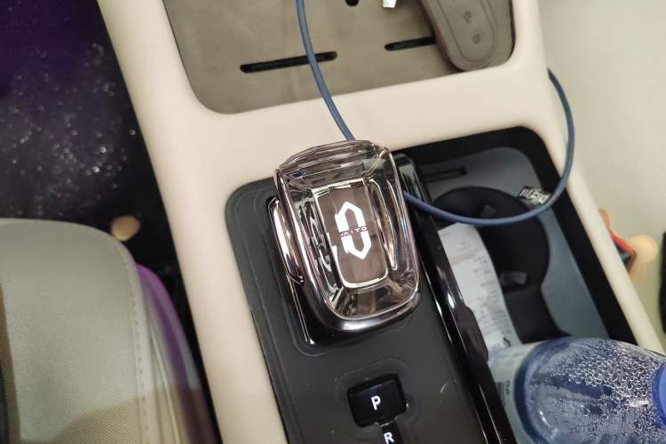 Used Hima AITO M7 2022 1.5T Four-Wheel Drive Flagship Edition Gear Lever