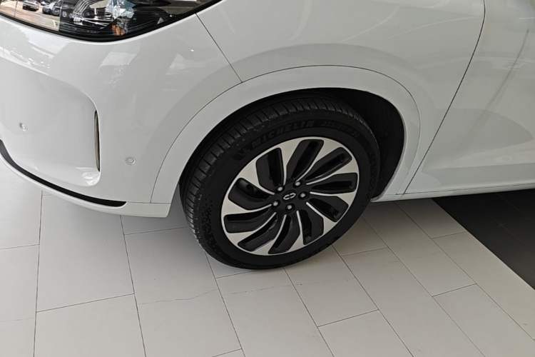 Used Hima AITO M7 2022 1.5T Four-Wheel Drive Luxury Edition Left Front Wheel Hub