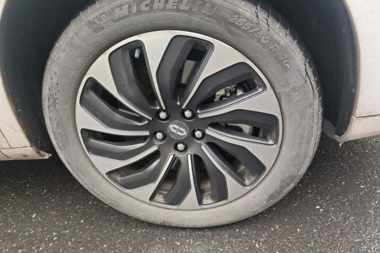 Used Hima AITO M7 2022 1.5T Four-Wheel Drive Luxury Edition Right Front Wheel Hub