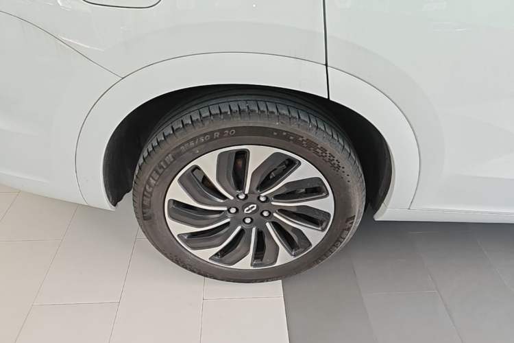 Used Hima AITO M7 2022 1.5T Four-Wheel Drive Luxury Edition Right Rear Wheel Hub