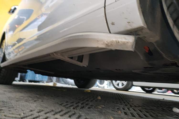 Used Hima AITO M7 2022 1.5T Four-Wheel Drive Flagship Edition Right Side Sill