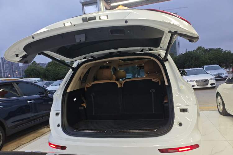 Used Hima AITO M7 2022 1.5T Four-Wheel Drive Luxury Edition Trunk