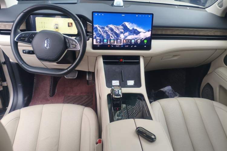 Used Hima AITO M7 2022 1.5T Rear-Drive Comfort Edition Center Console