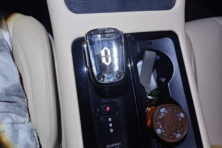 Used Hima AITO M7 2022 1.5T Four-Wheel Drive Luxury Edition Gear Lever