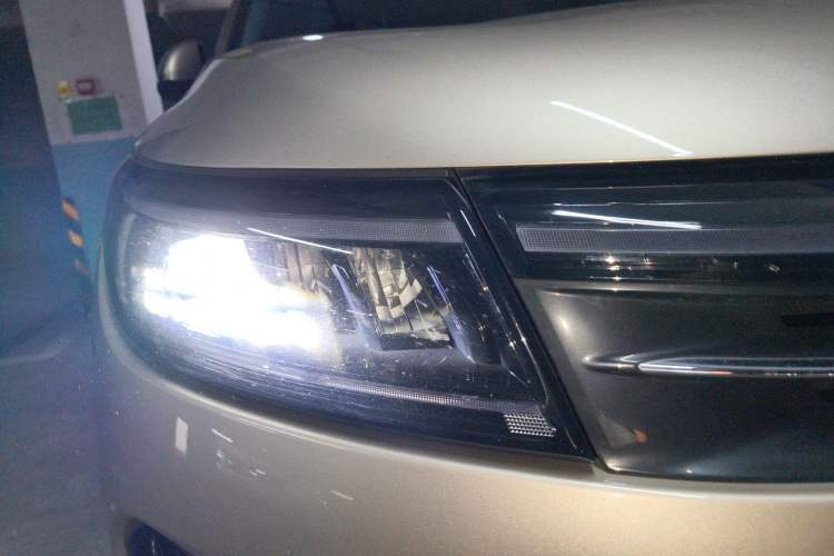 Used Hima AITO M7 2022 1.5T Rear-Drive Comfort Edition Right Front Headlight