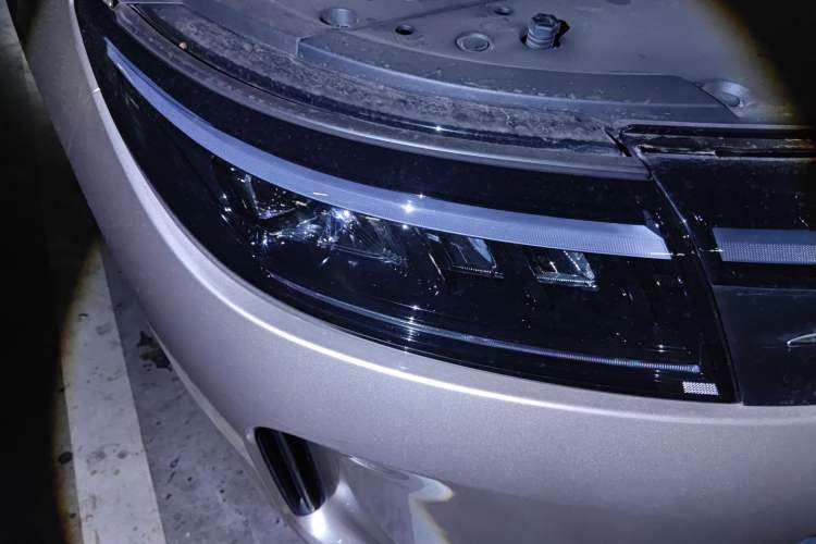 Used Hima AITO M7 2022 1.5T Four-Wheel Drive Luxury Edition Right Front Headlight