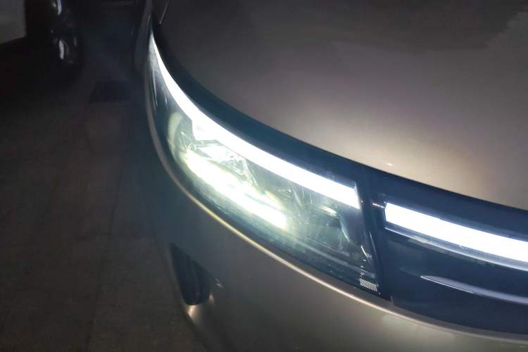 Used Hima AITO M7 2022 1.5T Rear-Drive Comfort Edition Right Front Headlight