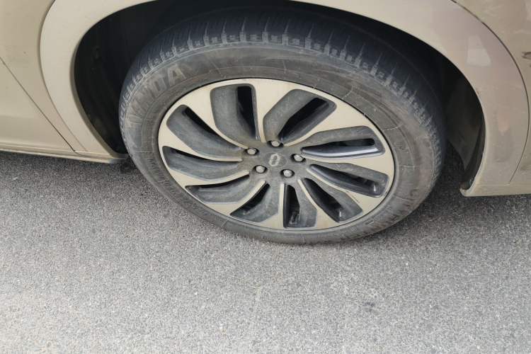 Used Hima AITO M7 2022 1.5T Four-Wheel Drive Luxury Edition Right Front Wheel Hub