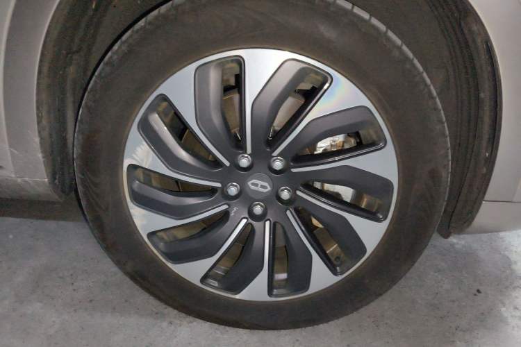 Used Hima AITO M7 2022 1.5T Rear-Drive Comfort Edition Right Front Wheel Hub