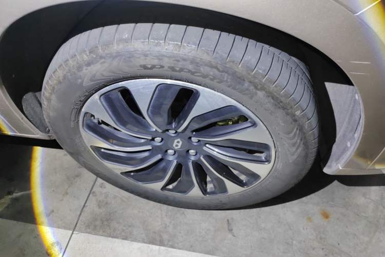 Used Hima AITO M7 2022 1.5T Rear-Drive Comfort Edition Right Front Wheel Hub