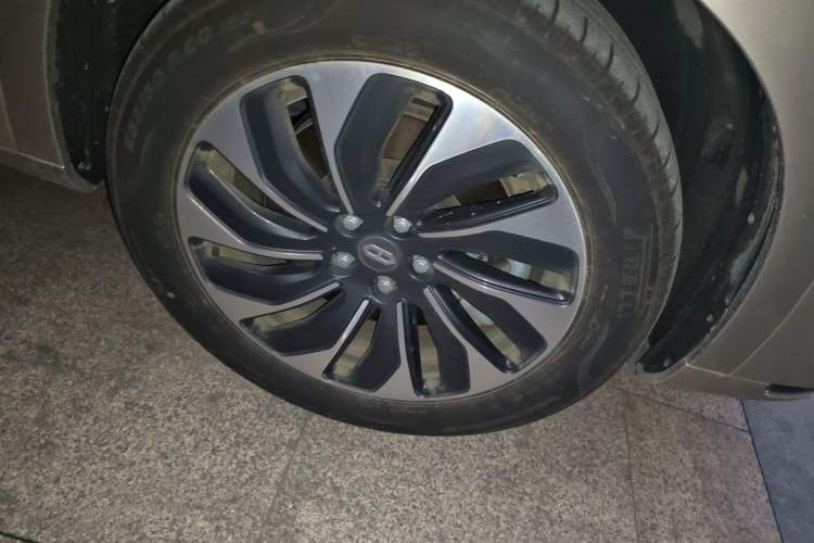 Used Hima AITO M7 2022 1.5T Rear-Drive Comfort Edition Right Front Wheel Hub