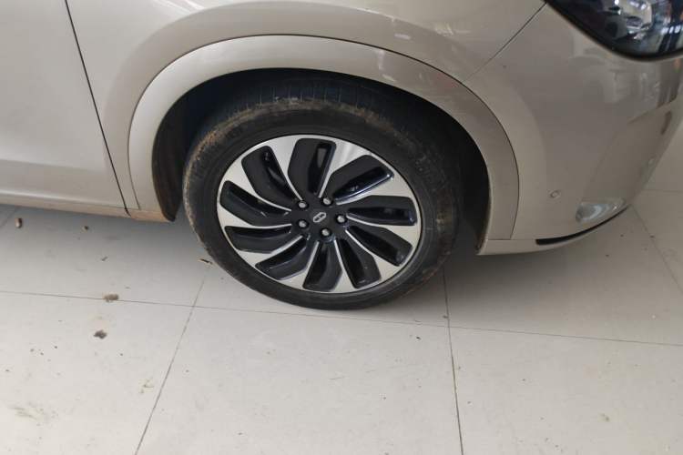 Used Hima AITO M7 2022 1.5T Rear-Drive Comfort Edition Right Front Wheel Hub