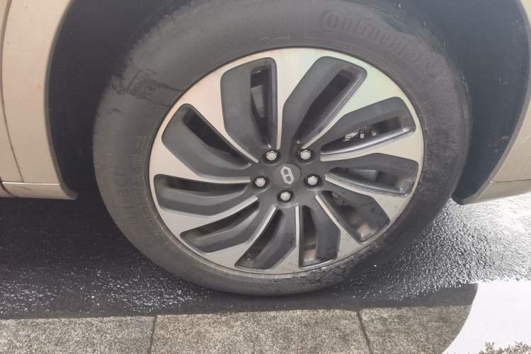 Used Hima AITO M7 2022 1.5T Rear-Drive Comfort Edition Right Front Wheel Hub