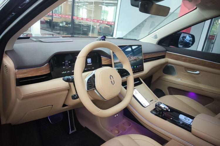 Used Hima AITO M7 2024 1.5T Intelligent Driving Rear-Drive Ultra Version 6 Seats Center Console