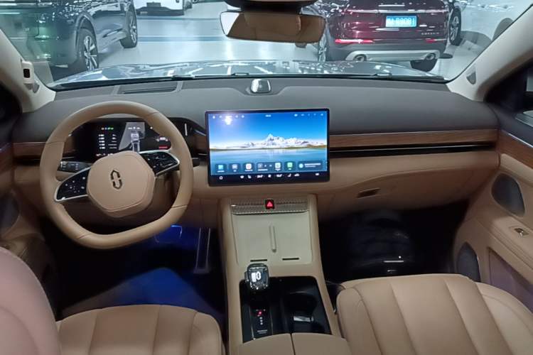 Used Hima AITO M7 2024 1.5T Intelligent Driving Rear-Drive Max Edition 5 Seats Center Console