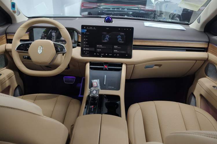 Used Hima AITO M7 2024 1.5T Intelligent Driving Rear-Drive Pro Version 5 Seats Center Console