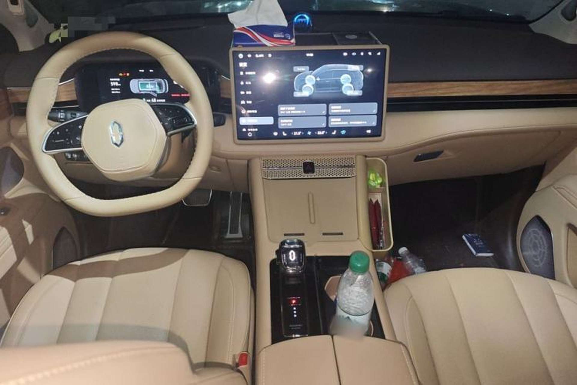 Used Hima AITO M7 2024 1.5T Intelligent Driving All-Wheel Drive Pro Version 5 Seats Ternary Lithium Battery Center Console