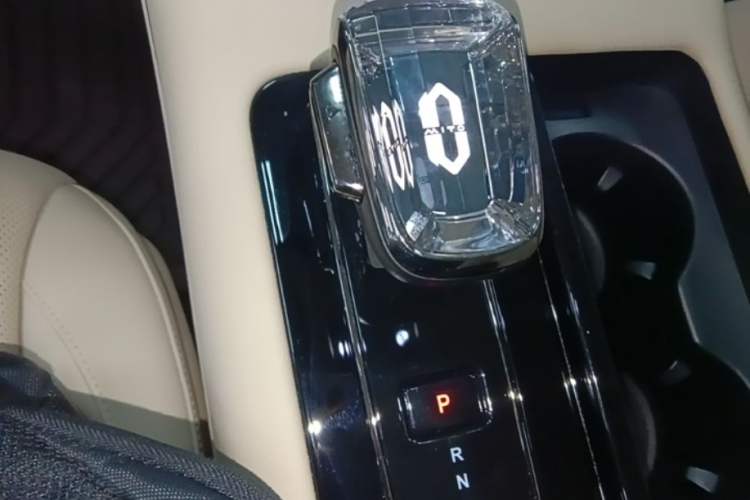 Used Hima AITO M7 2024 1.5T Intelligent Driving 4WD Max Edition 5 Seats Gear Lever