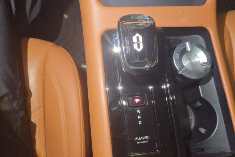 Used Hima AITO M7 2024 1.5T Intelligent Drive Rear-Drive Ultra Version 5 Seats Gear Lever