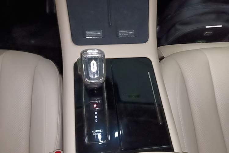 Used Hima AITO M7 2024 1.5T Intelligent Driving 4WD Max Edition 5 Seats Gear Lever