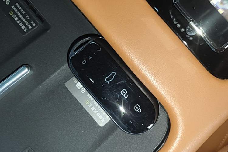 Used Hima AITO M7 2024 1.5T Intelligent Driving Rear-Drive Ultra Version 6 Seats Interior 1