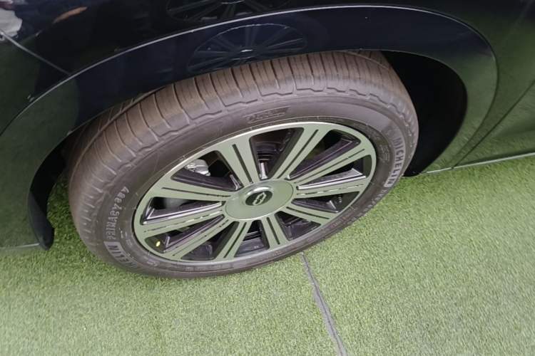 Used Hima AITO M7 2024 1.5T Intelligent Driving Rear-Drive Pro Version 5 Seats Left Front Wheel Hub