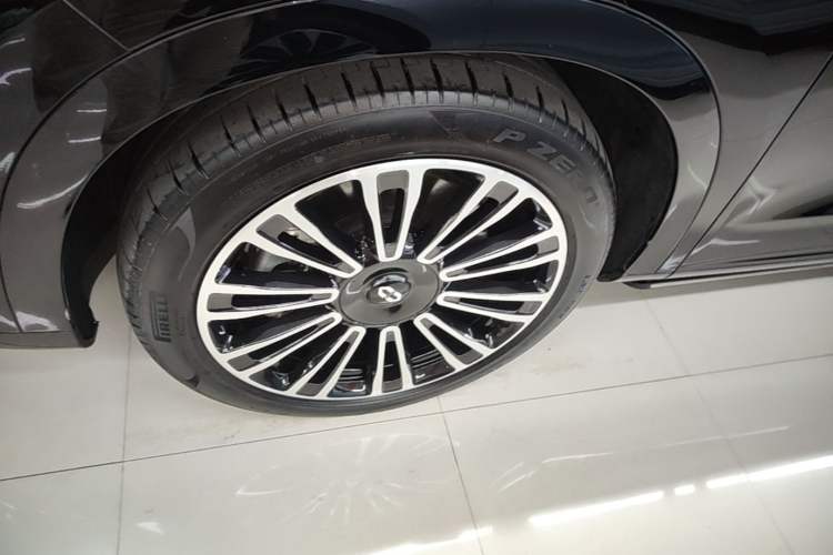 Used Hima AITO M7 2024 1.5T Intelligent Drive Rear-Drive Ultra Version 5 Seats Left Front Wheel Hub