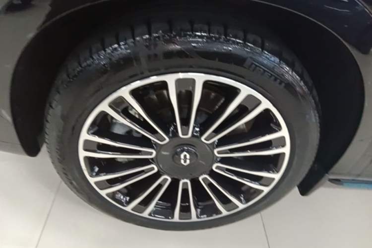 Used Hima AITO M7 2024 1.5T Intelligent Driving 4WD Max Edition 5 Seats Left Front Wheel Hub