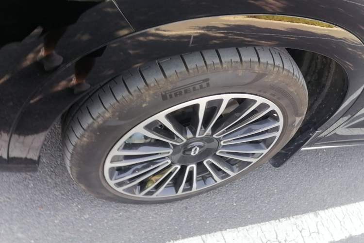 Used Hima AITO M7 2024 1.5T Intelligent Driving Rear-Drive Pro Version 5 Seats Left Front Wheel Hub