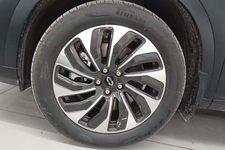 Used Hima AITO M7 2024 1.5T Rear-Drive Plus Version 5 Seats Left Front Wheel Hub