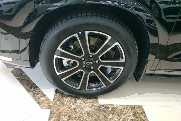 Used Hima AITO M7 2024 1.5T Intelligent Driving Rear-Drive Pro Version 6 Seats Left Front Wheel Hub