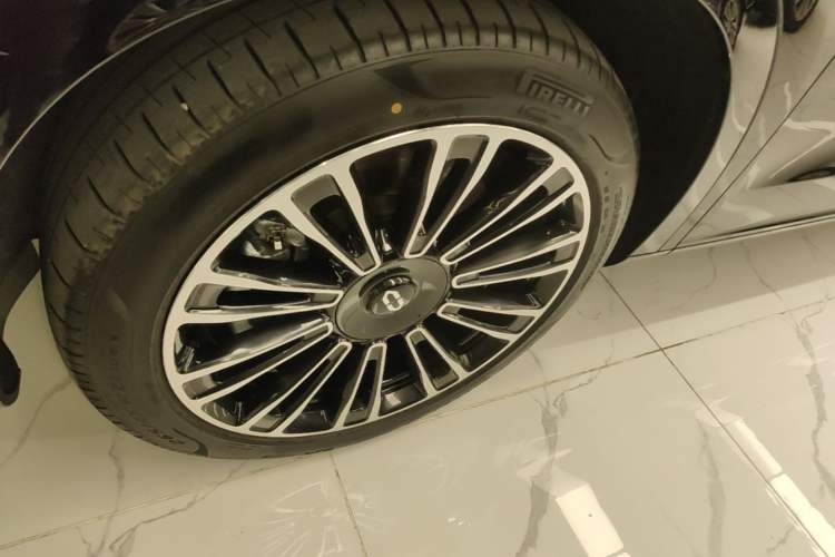 Used Hima AITO M7 2024 1.5T Intelligent Drive Rear-Drive Ultra Version 5 Seats Left Front Wheel Hub