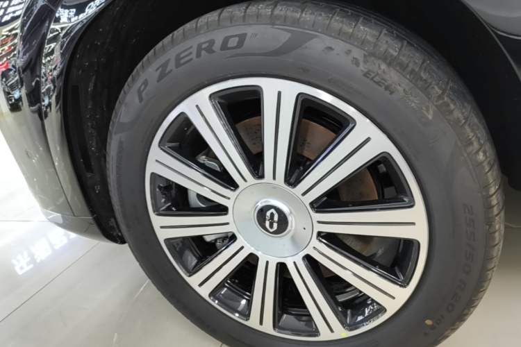 Used Hima AITO M7 2024 1.5T Intelligent Driving Rear-Drive Pro Version 5 Seats Left Front Wheel Hub