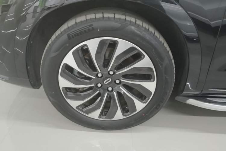 Used Hima AITO M7 2024 1.5T Rear-Drive Plus Version 5 Seats Left Front Wheel Hub