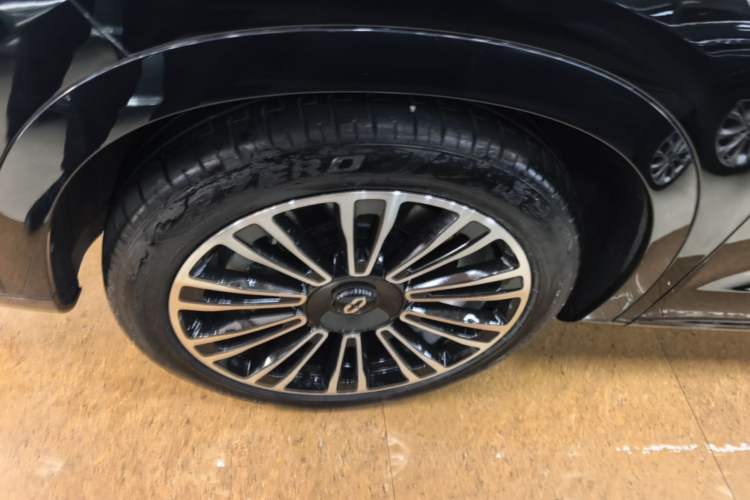 Used Hima AITO M7 2024 1.5T Intelligent Driving Rear-Drive Pro Version 5 Seats Left Front Wheel Hub