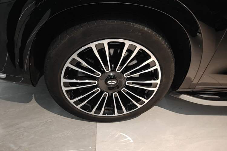 Used Hima AITO M7 2024 1.5T Intelligent Drive Rear-Drive Ultra Version 5 Seats Left Front Wheel Hub