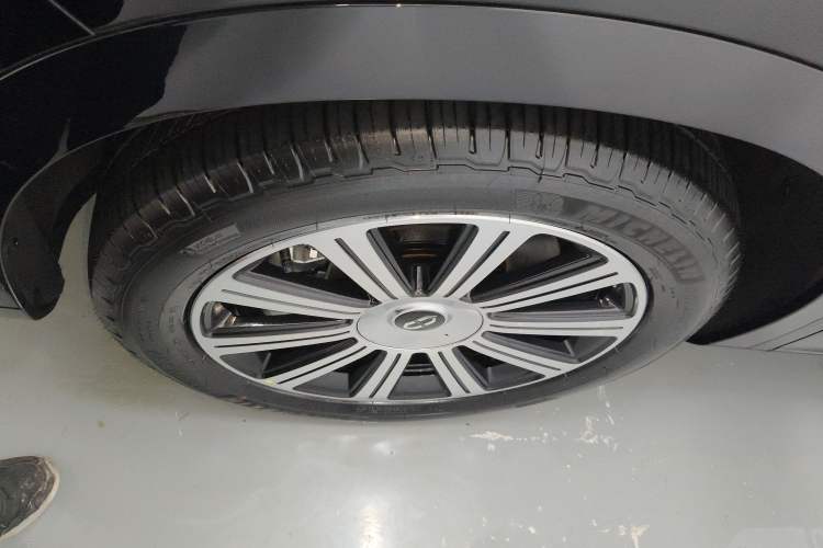 Used Hima AITO M7 2024 1.5T Intelligent Driving Rear-Drive Pro Version 5 Seats Left Front Wheel Hub