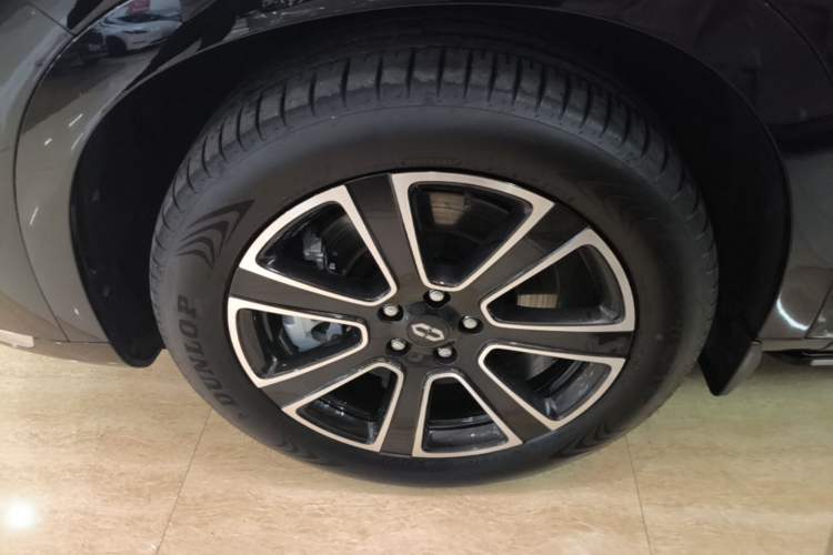 Used Hima AITO M7 2024 1.5T Intelligent Drive 4WD Ultra Version 5 Seats Left Front Wheel Hub