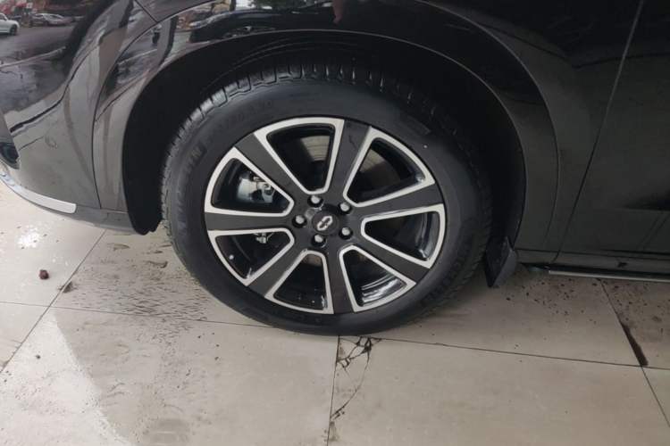 Used Hima AITO M7 2024 1.5T Intelligent Drive Rear-Drive Ultra Version 5 Seats Left Front Wheel Hub