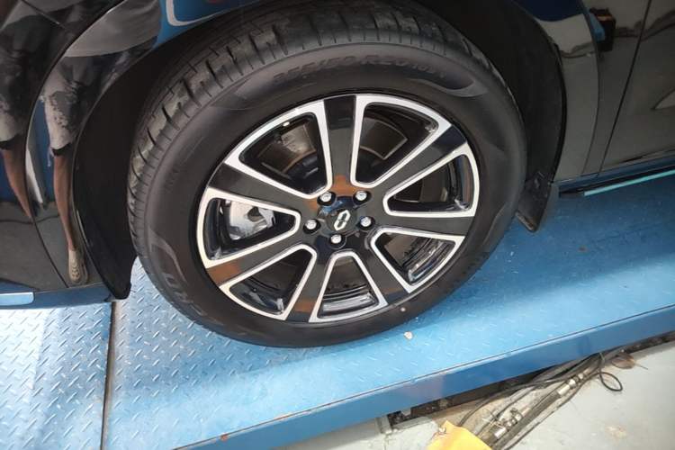 Used Hima AITO M7 2024 1.5T Intelligent Driving Rear-Drive Ultra Version 6 Seats Left Front Wheel Hub