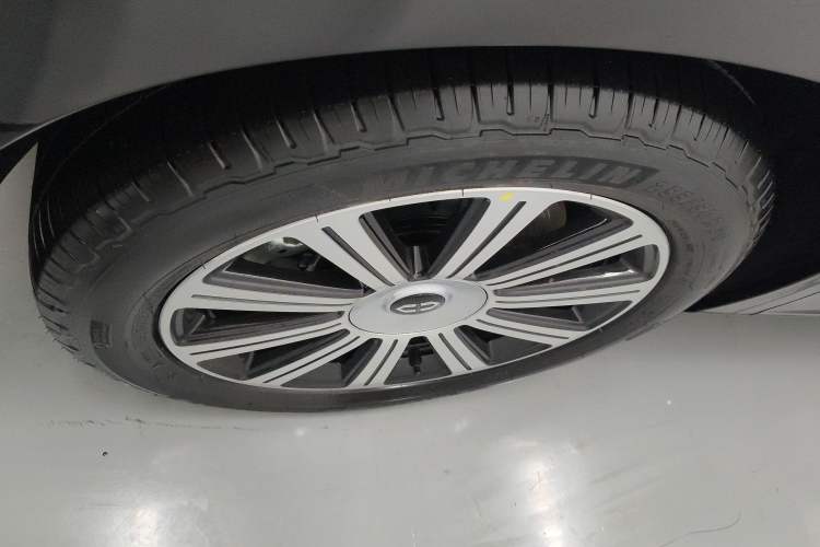 Used Hima AITO M7 2024 1.5T Intelligent Driving Rear-Drive Pro Version 5 Seats Left Front Wheel Hub