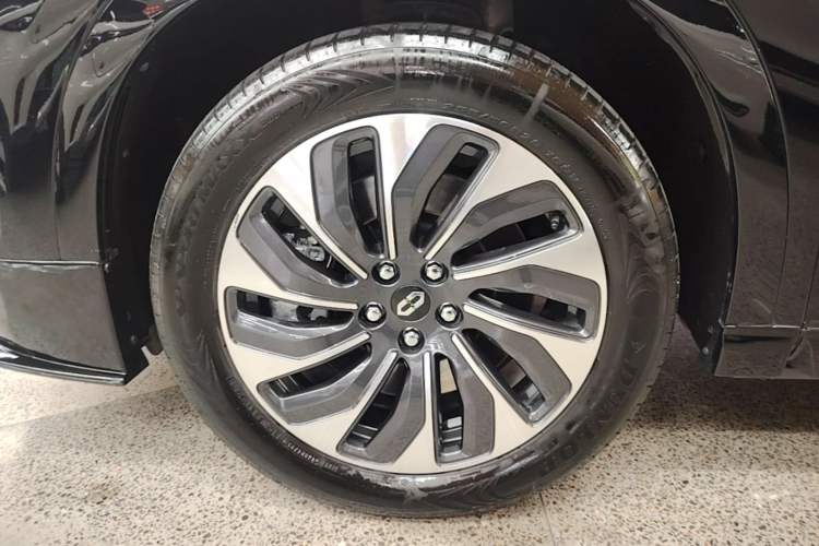 Used Hima AITO M7 2024 1.5T Intelligent Driving 4WD Max Edition 5 Seats Left Front Wheel Hub