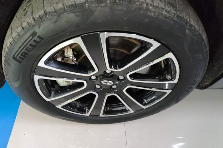 Used Hima AITO M7 2024 1.5T Intelligent Drive 4WD Ultra Version 5 Seats Left Front Wheel Hub