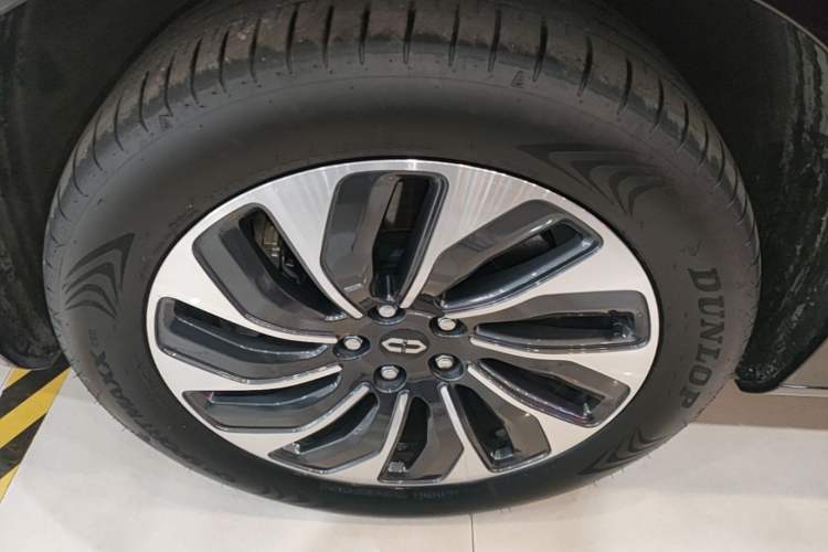 Used Hima AITO M7 2024 1.5T Rear-Drive Plus Version 5 Seats Left Front Wheel Hub